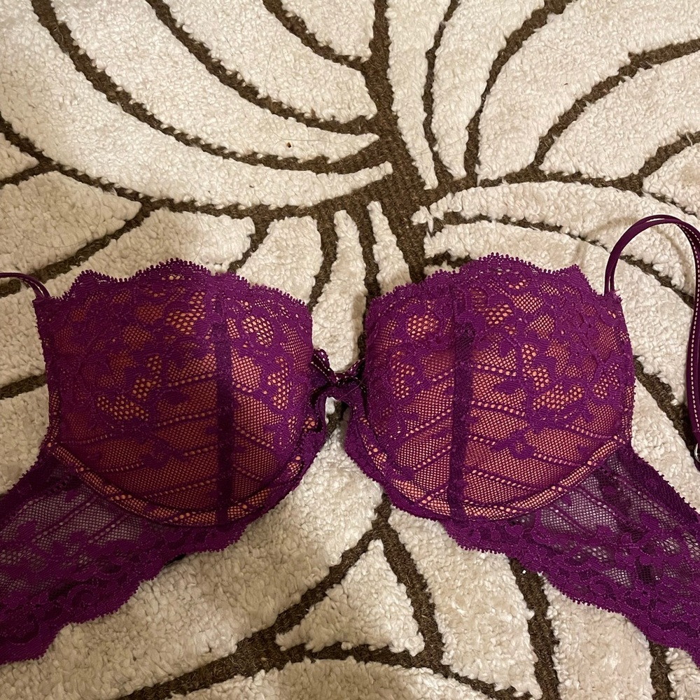 Chantelle beautiful lace bra. Great quality worn once.